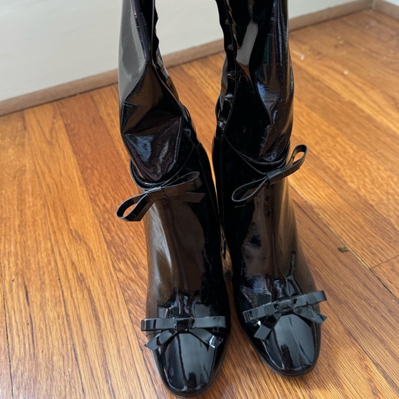 New! $1301 Philosophy di Lorenzo Patent Leathern ribbon detail block heel boots - Picture 8 of 9